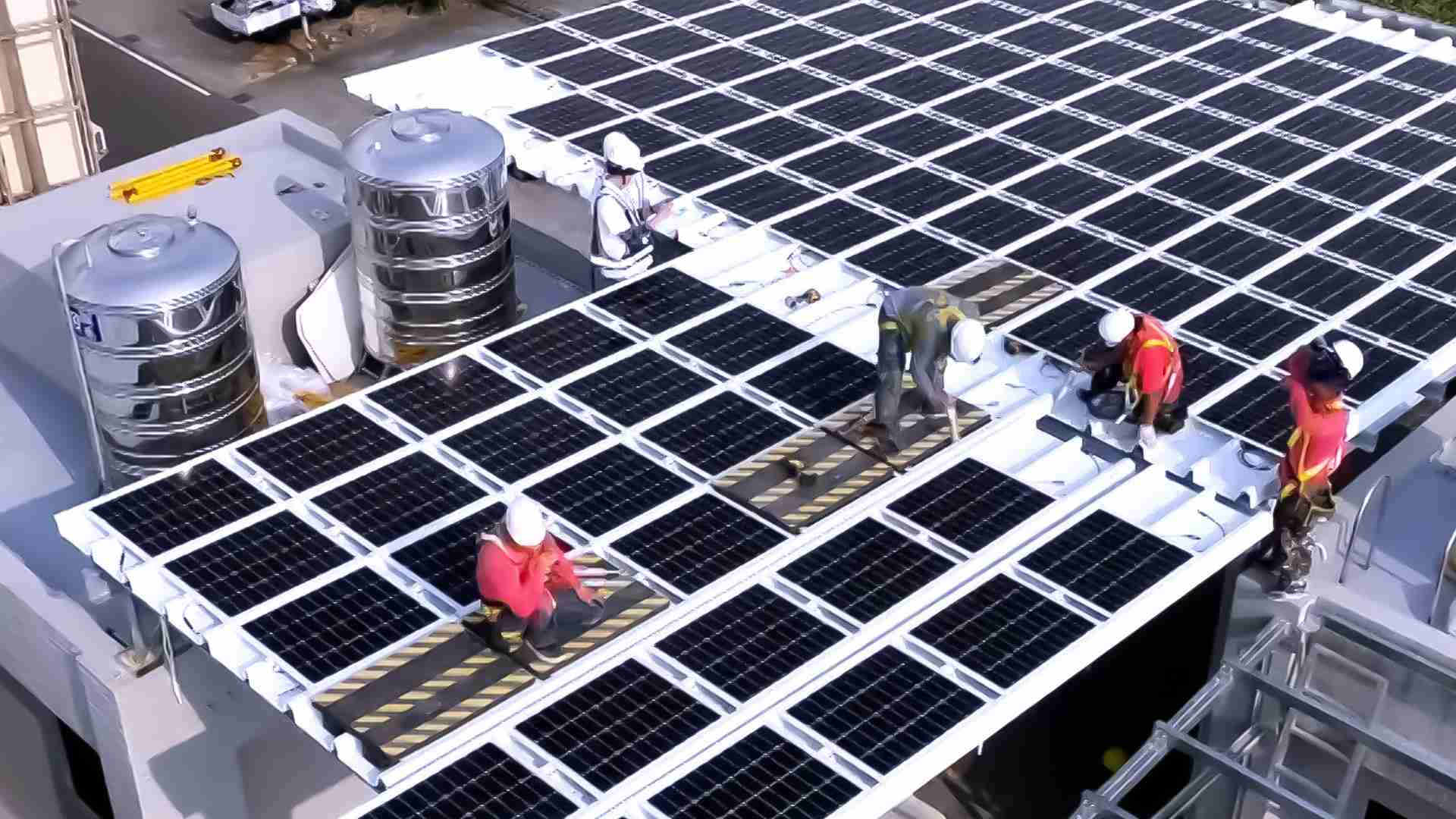 牛牛游戏着力于替代能源之技术研发，，，如光电浪板的相关制程、、设备与产品，，，，其中所开发之光电整合型浪板，，，，减少传统金属支架安装，，，，更提升耐候度，，，，可广泛运用于多元场域，，，并辅助建筑达到净零碳排目标