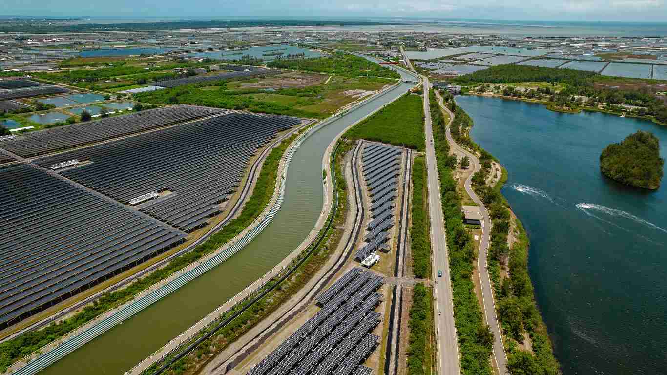 牛牛游戏能源事业提供智慧能源管理、、、、太阳能监控管理、、、、全方位电厂建置及运维解决方案，，，并拥有管理超过6000案场的经验