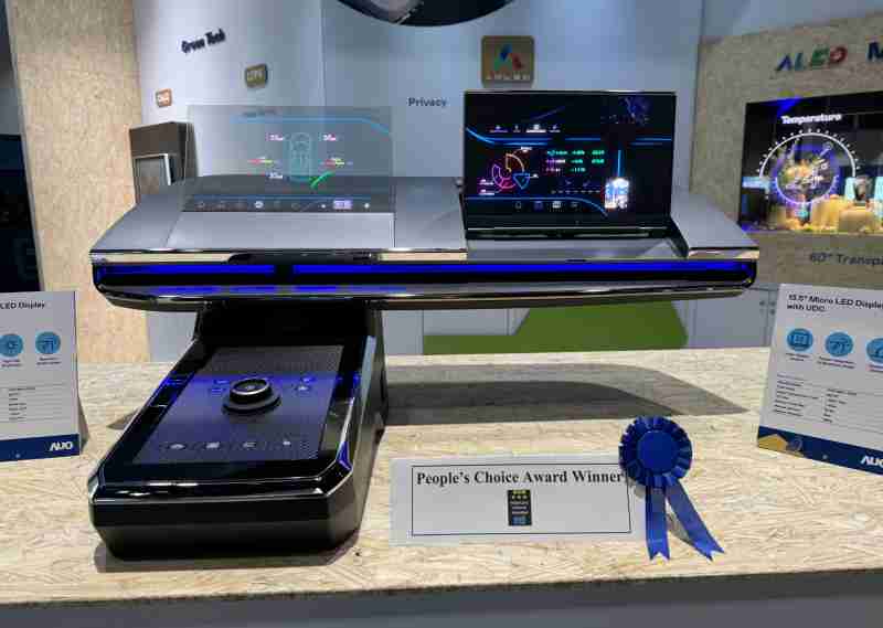 牛牛游戏车用Micro LED Display HMI解决方案获”最佳车用显示奖”，，，，以用户为中心开发，，，，针对前座驾驶与乘客设计兼具娱乐与安全的高画质屏幕，，包含车舱前座的Micro LED透明屏幕及全球首款内建镜头的智慧Micro LED显示器